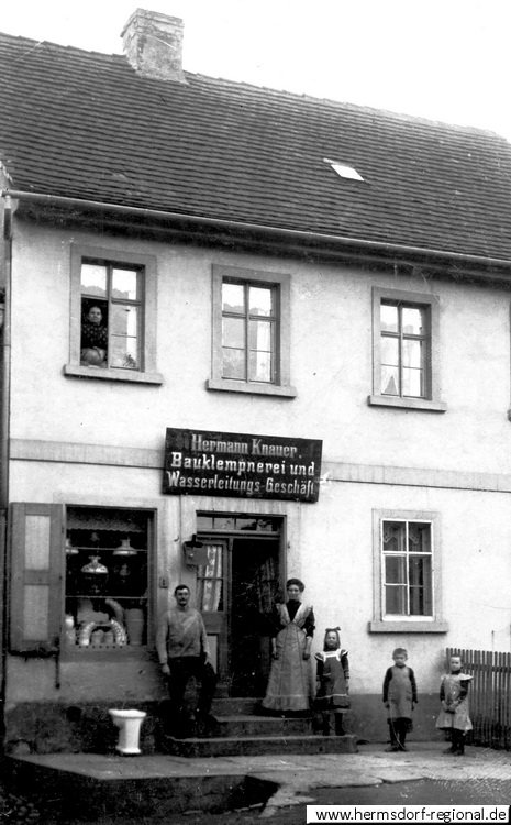 Das 1905 gegründete Geschäft von Hermann Knauer in der Ernststraße 6 heute Alte Regensburger Straße.